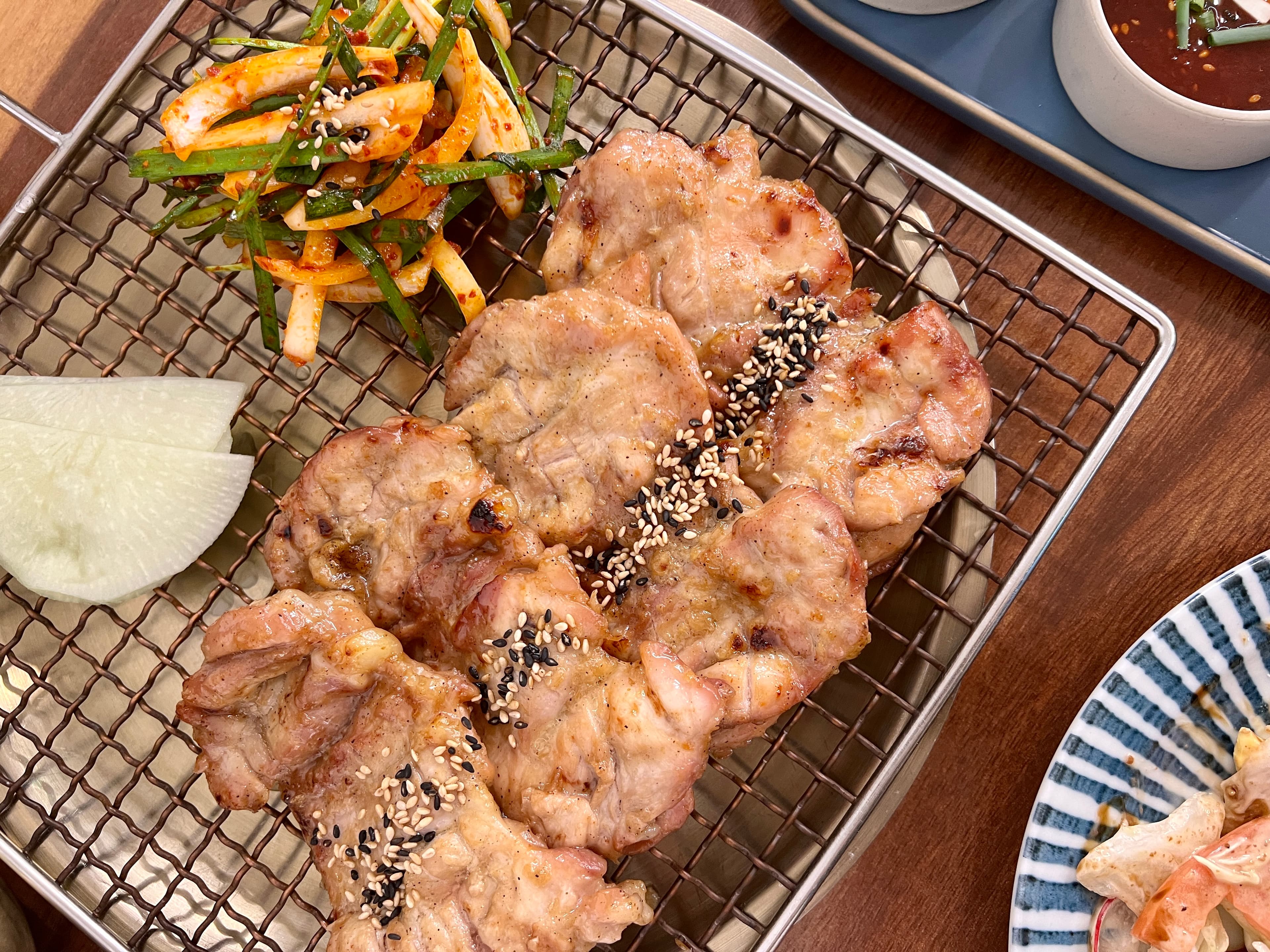 닭다리 살 숯불구이